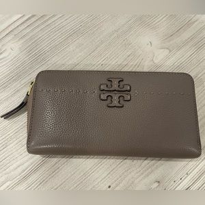 Perfect condition Tory Burch continental wallet